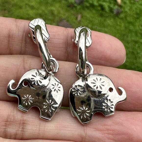 Vintage Trifari‎ Elephant Earrings Dangle  Filigree Floral Silver Tone Clip On - Picture 1 of 5